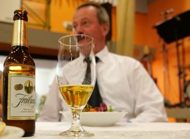 Ein kühles Pils erfreut den Herrn