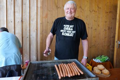 Der Mann am richtigen Platz - und mit dem richtigen Shirt