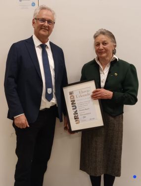 Theresia Bensel zum Ehrenmitglied ernannt