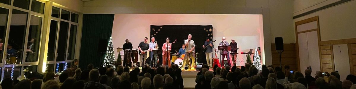 Fuß & Friends am 22.11.25 vor vollem Haus